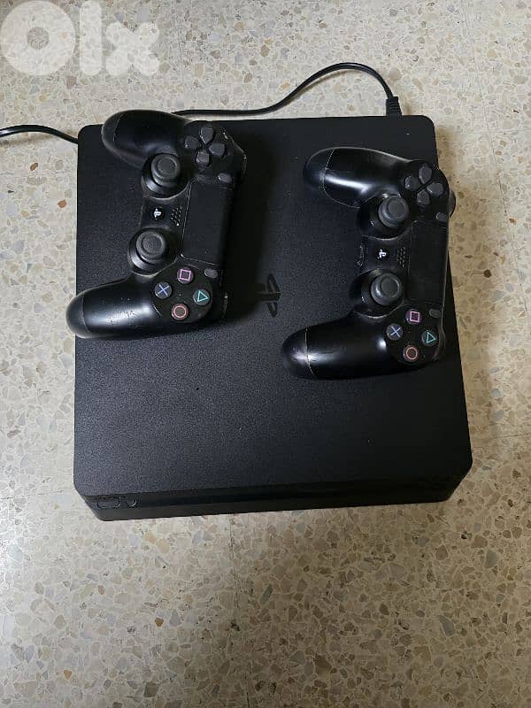 PS4 slim 1tb with 2 joysticks 0