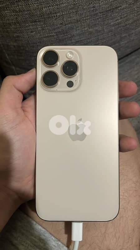 iphone 16 pro max 99% bat like new 3