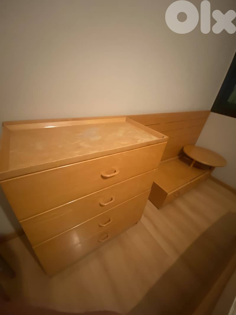 Bed, mattresses and chest of drawers 1