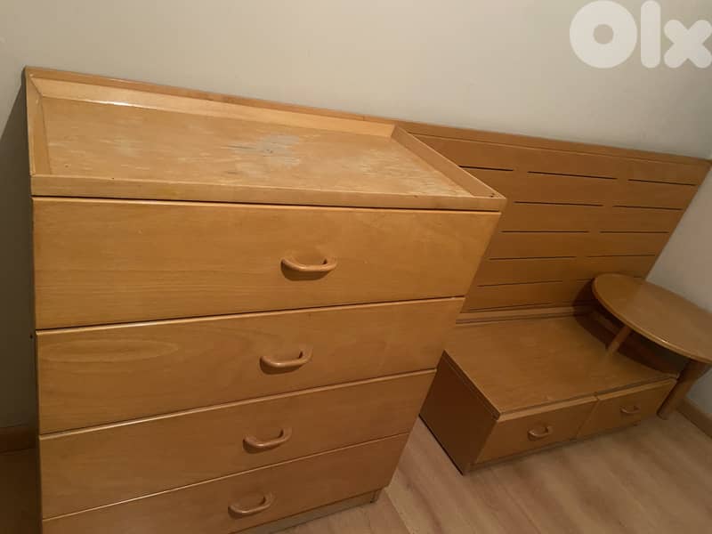 Bed, mattresses and chest of drawers 2