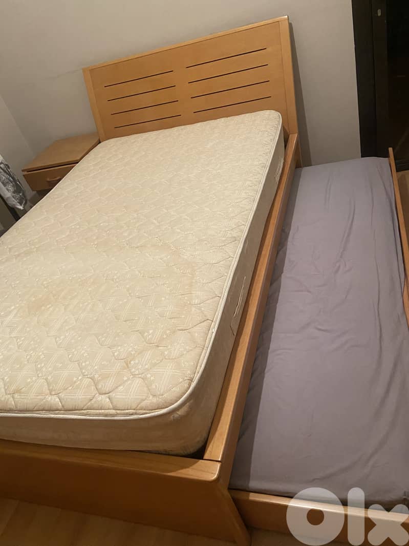 Bed, mattresses and chest of drawers 4