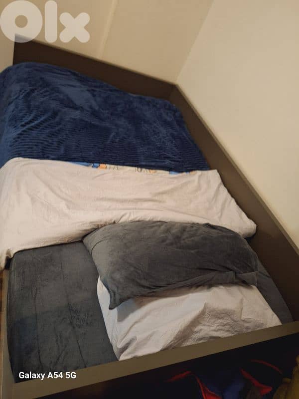 used bedroom like new 2