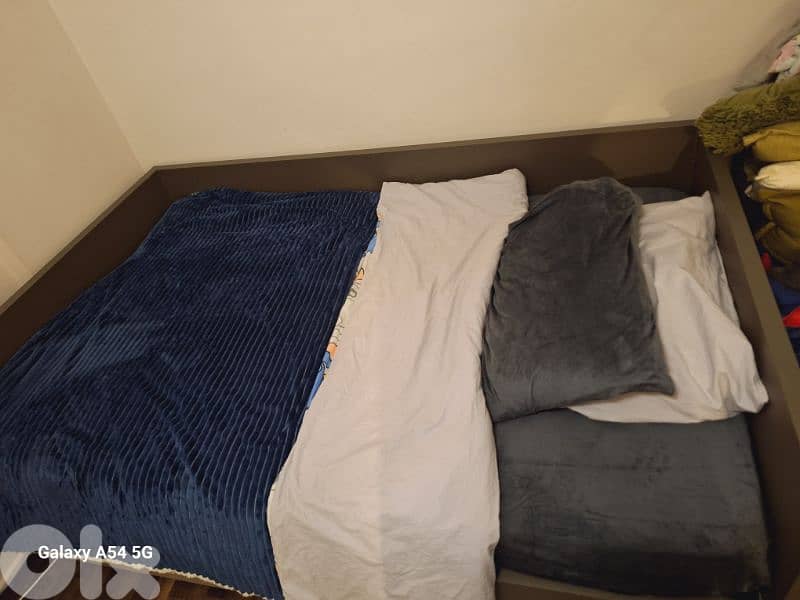 used bedroom like new 3