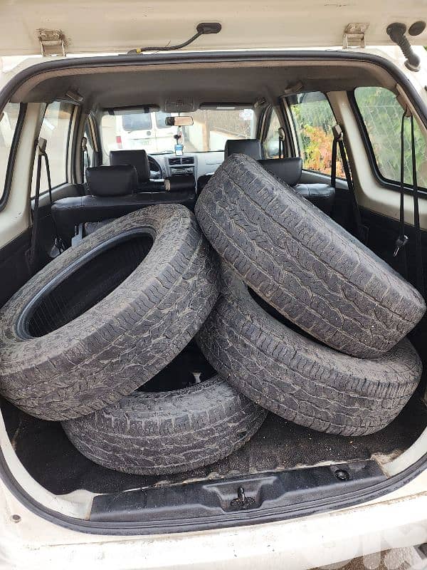 ٤ دواليب Dunlop تقم ولا رقعة فيهن بعدن شبه جداد بسعر مغري 0