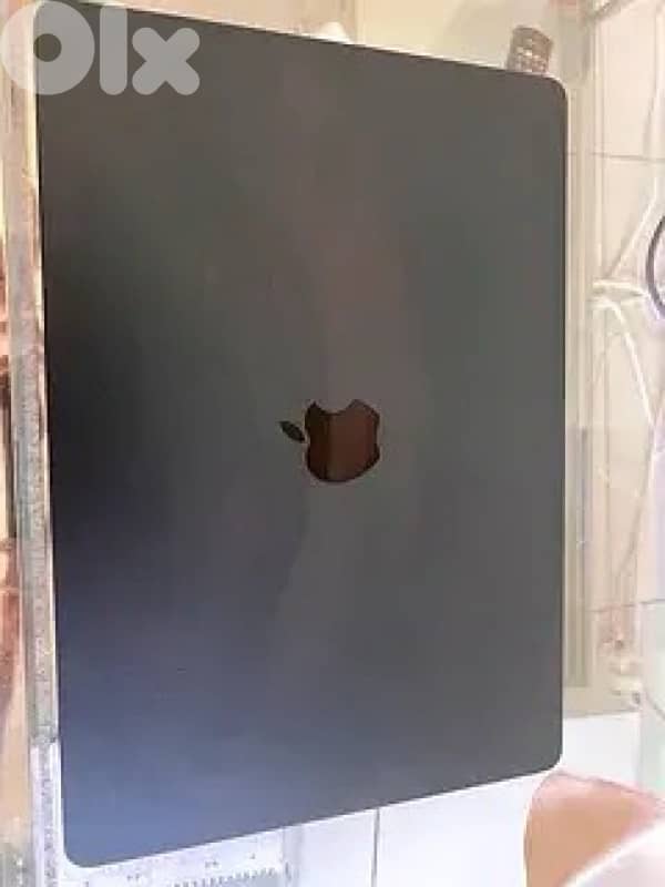 MacBook Air - M2 - 15 inch (8GB Ram , 256GB) 2