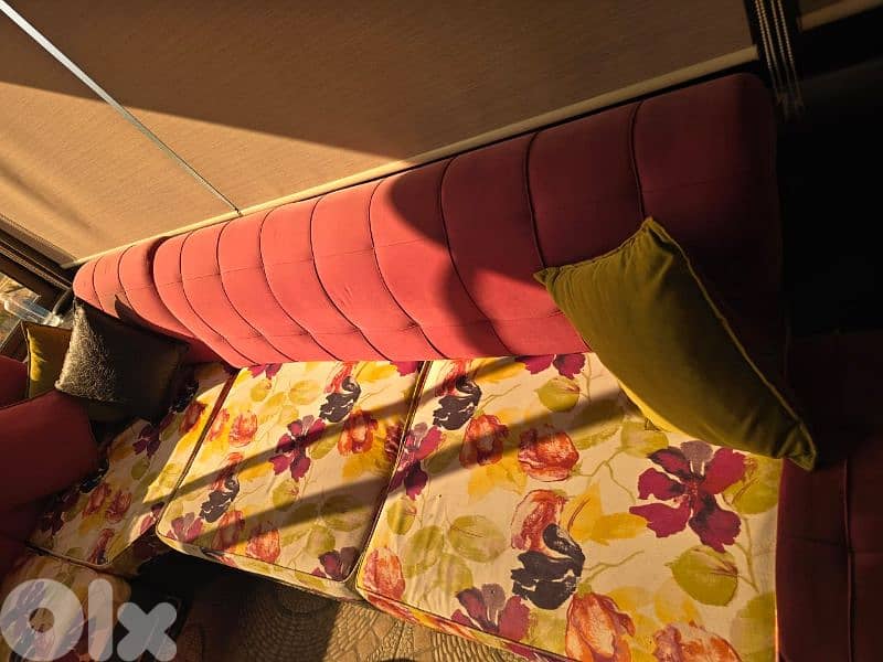 طقم زاوية شبه جديد 0