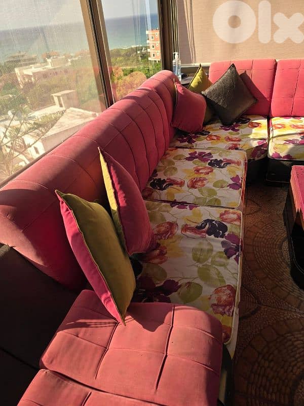 طقم زاوية شبه جديد 1