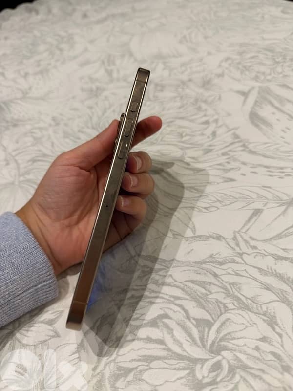 iphone 16 pro max used like new , esim & 2 sim card  desert color 4