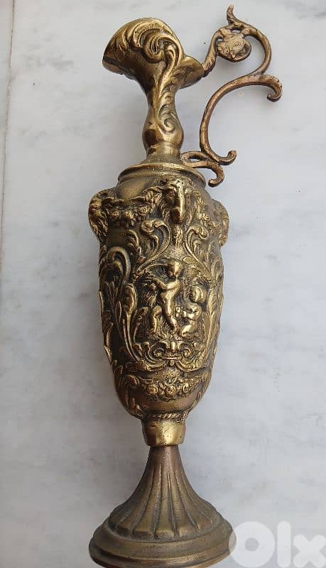 مزهرية قديمة ثقيلة 0