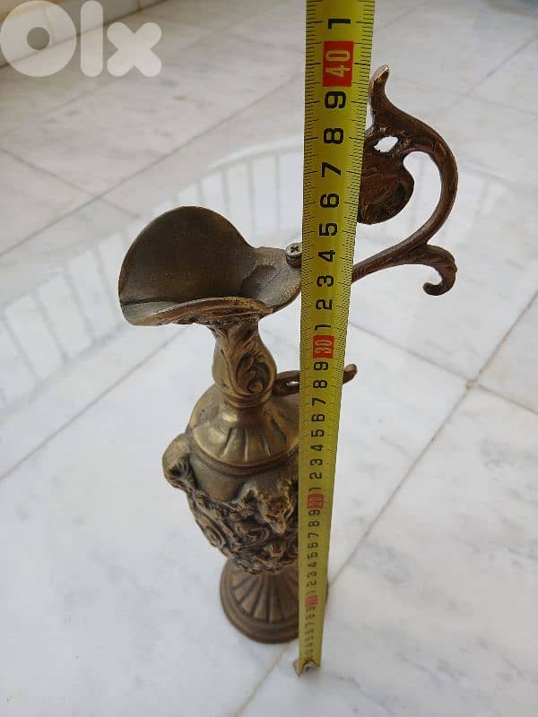 مزهرية قديمة ثقيلة 1