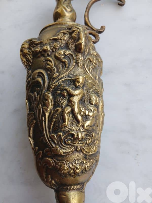 مزهرية قديمة ثقيلة 3