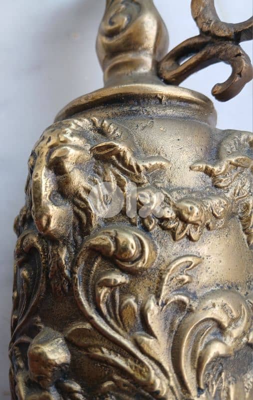 مزهرية قديمة ثقيلة 4