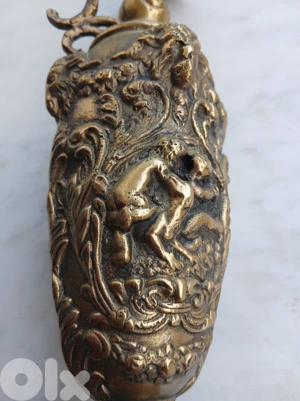 مزهرية قديمة ثقيلة 5