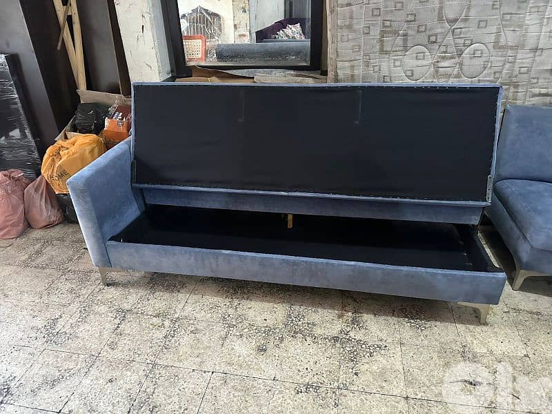 اوضة قعدة زاوية كتير مرتبة بتفتح صندوق وتخت 2