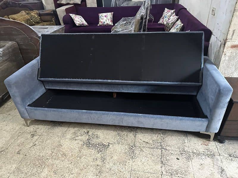 اوضة قعدة زاوية كتير مرتبة بتفتح صندوق وتخت 5