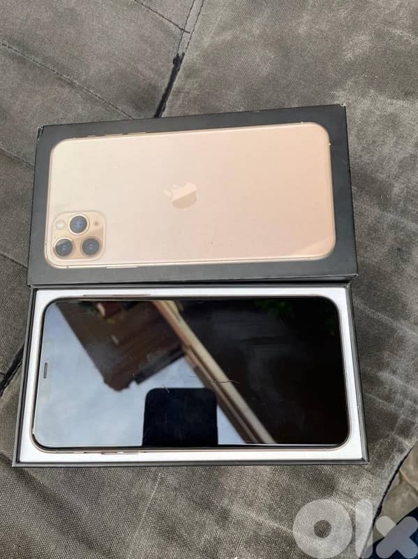 iPhone 11 Pro Max never repaired 1