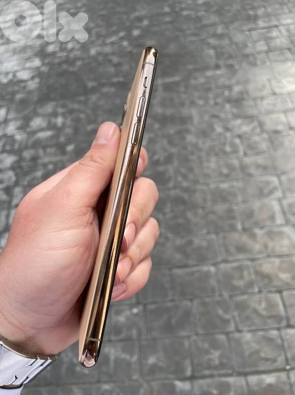 iPhone 11 Pro Max never repaired 2