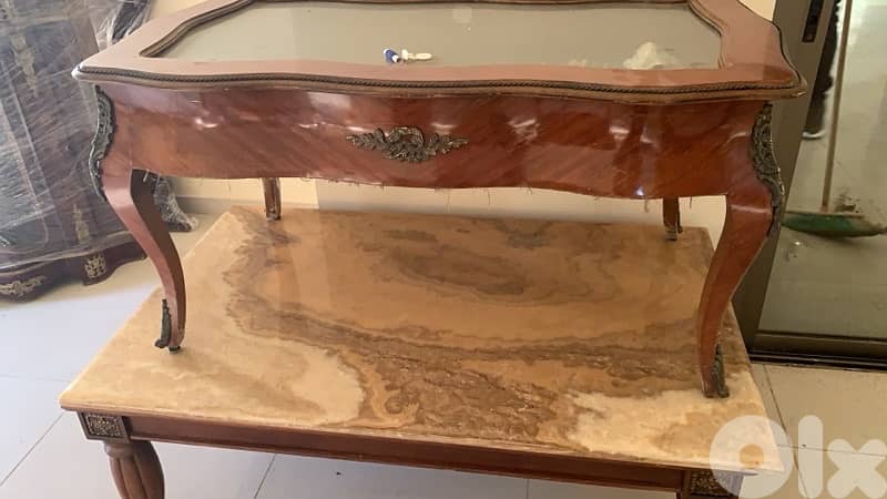 tables & chandelier 0