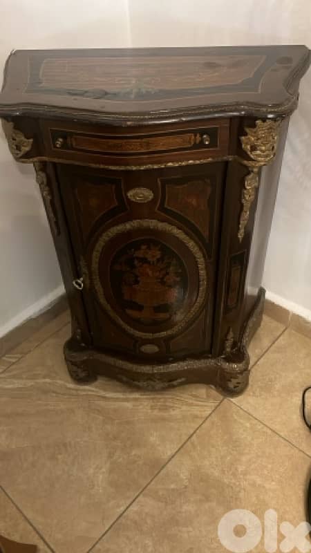 tables & chandelier 1