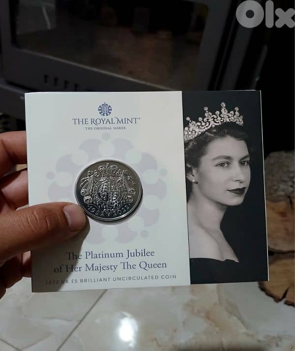 Rare Elizabeth medaL big size 4 cm New ميدالية نادرة جديدة بالغلاف 2