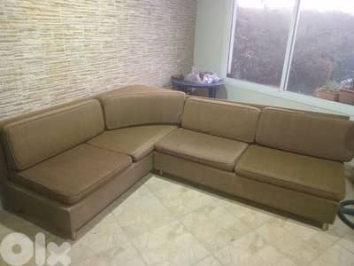 قعده زغيره خرج مطبخ بحاله جيده