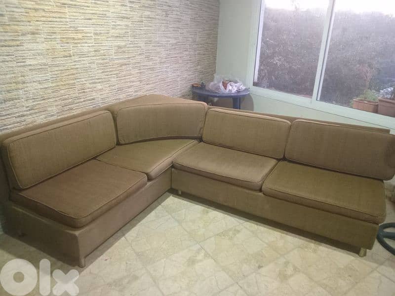 قعده زغيره خرج مطبخ بحاله جيده 0