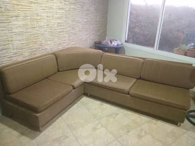 قعده زغيره خرج مطبخ موجوده شويت حد عاليه ٥٠$