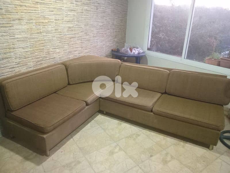 قعده زغيره خرج مطبخ موجوده شويت حد عاليه ٥٠$ 0