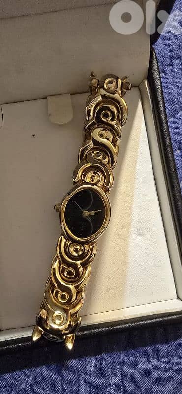 ساعة ماركة فخمة مغطسة بماء الذهب 0