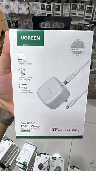 Ugreen 20w usb-c Pd Fast charger 3 pin with 1m lightning cable white