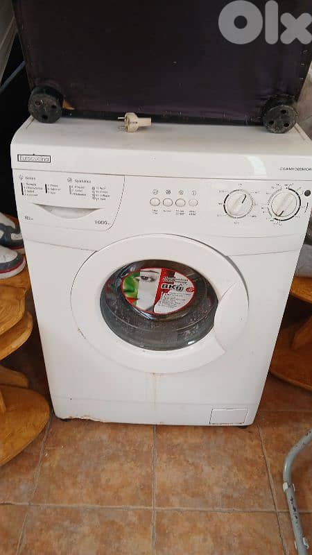 غسالة ماشية وتمام بس فيها صوت قوي كتير 0