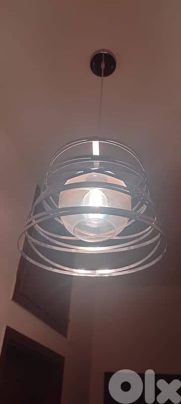 ثريات مع مكتبة مع طاولة. . . . . 4