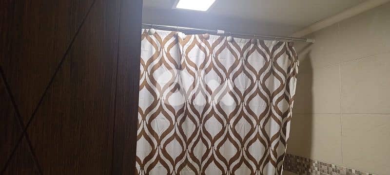 ثريات مع مكتبة مع طاولة. . . . . 5