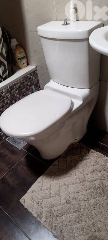 ثريات مع مكتبة مع طاولة. . . . . 7