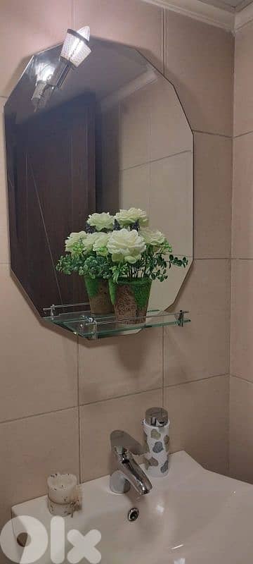 ثريات مع مكتبة مع طاولة. . . . . 9