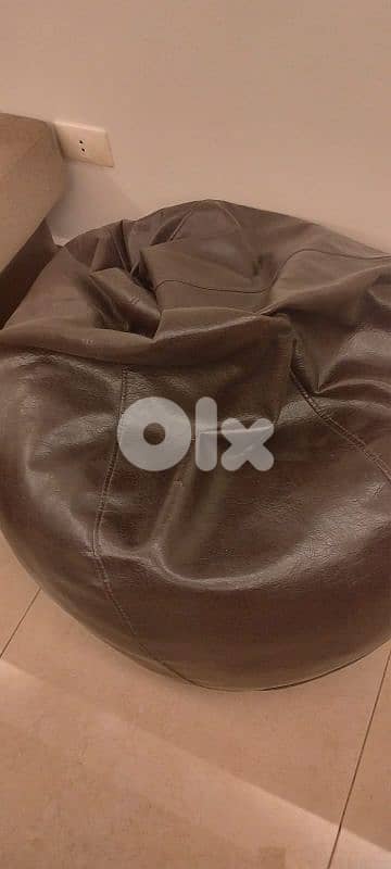 ثريات مع مكتبة مع طاولة. . . . . 10