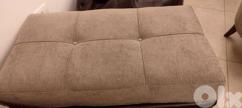 ثريات مع مكتبة مع طاولة. . . . . 11