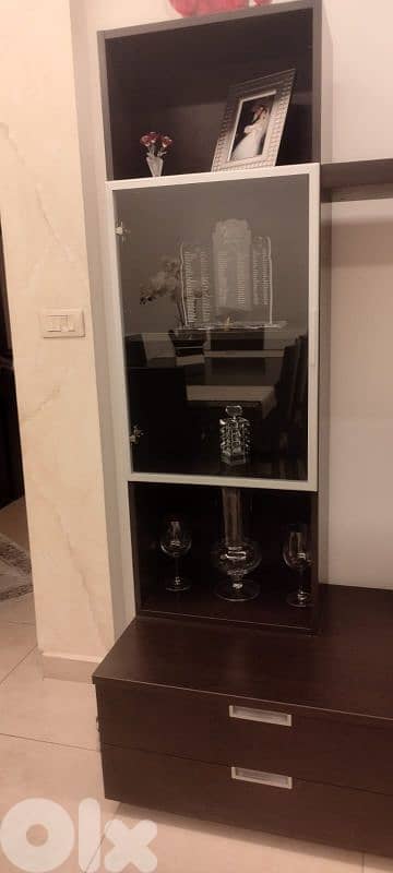 ثريات مع مكتبة مع طاولة. . . . . 14