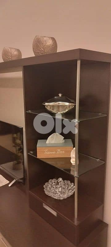 ثريات مع مكتبة مع طاولة. . . . . 15