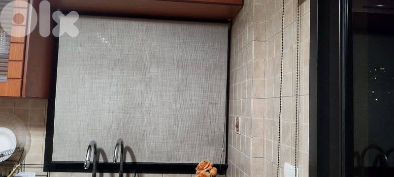 ثريات مع مكتبة مع طاولة. . . . . 16