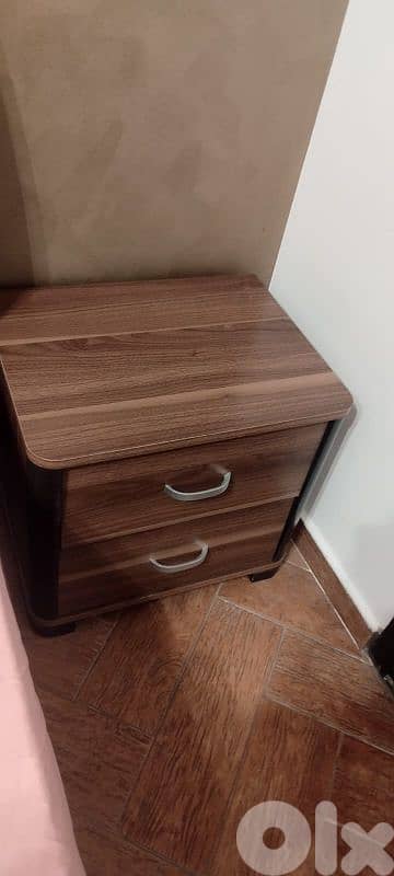 ثريات مع مكتبة مع طاولة. . . . . 17