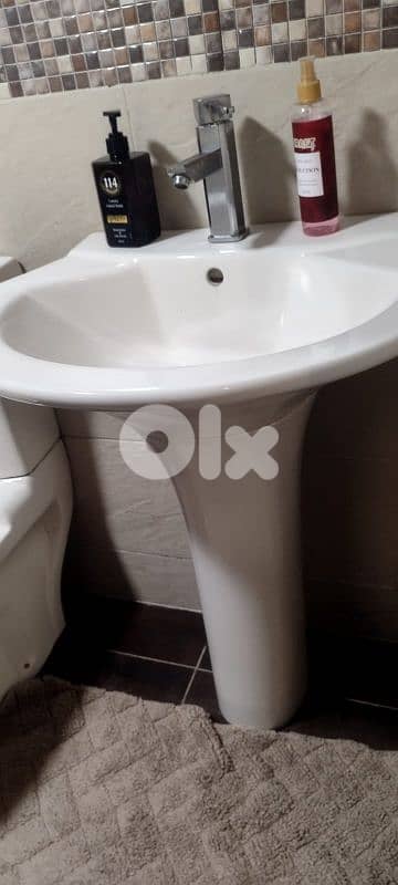 حمام كامل عدد٢ (كرسي مغسلة بيديه),مع مراية برادي 4