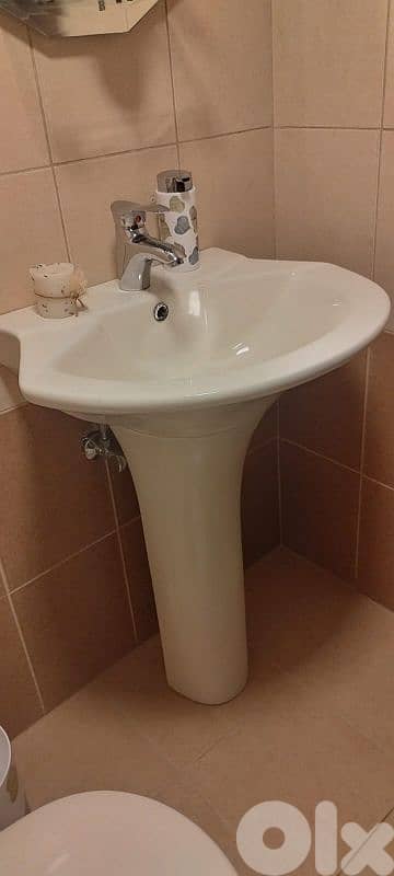 حمام كامل عدد٢ (كرسي مغسلة بيديه),مع مراية برادي 5