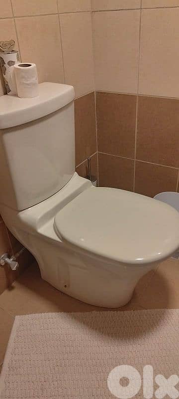 حمام كامل عدد٢ (كرسي مغسلة بيديه),مع مراية برادي 6