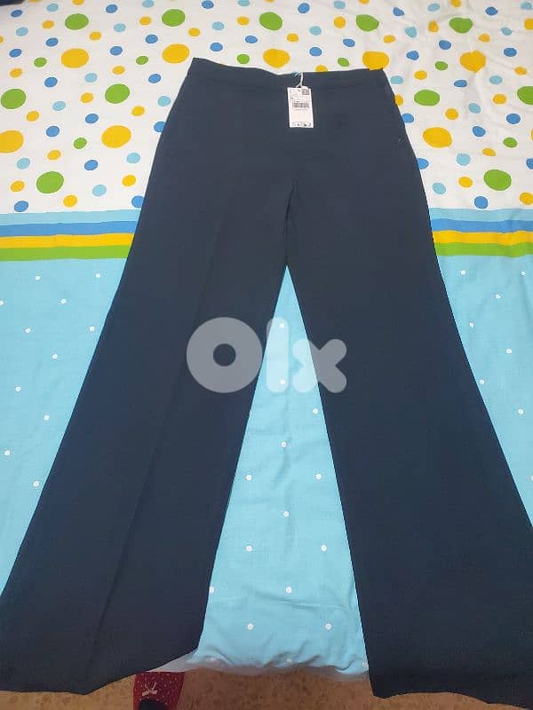 بنطلون كريب موديل واسع سحاب عالجنب لون اسود ماركة Mango قياس 38 0