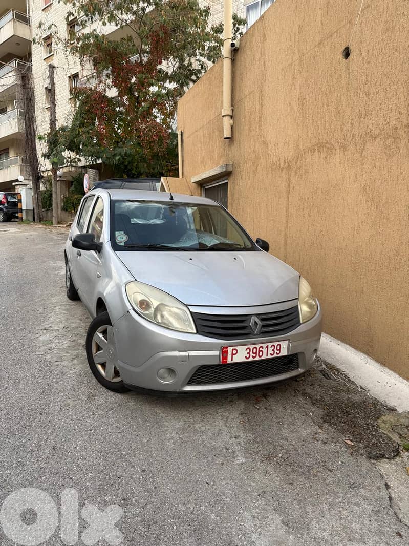 Renault Sandero 2013 + Red plate number 0