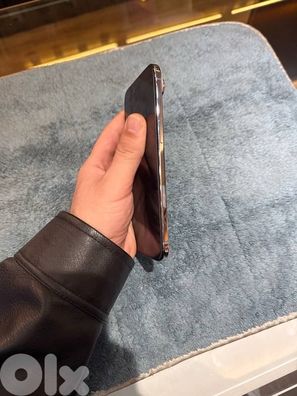 USED IPHONE 17 AIR 256 GB BLUE 2