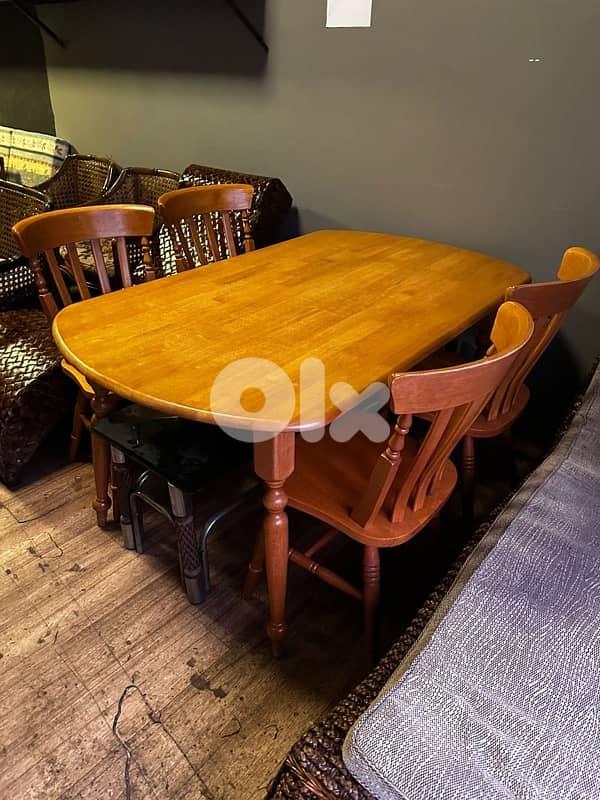 vintage dining table with 4 chairs like new. 320$ 1