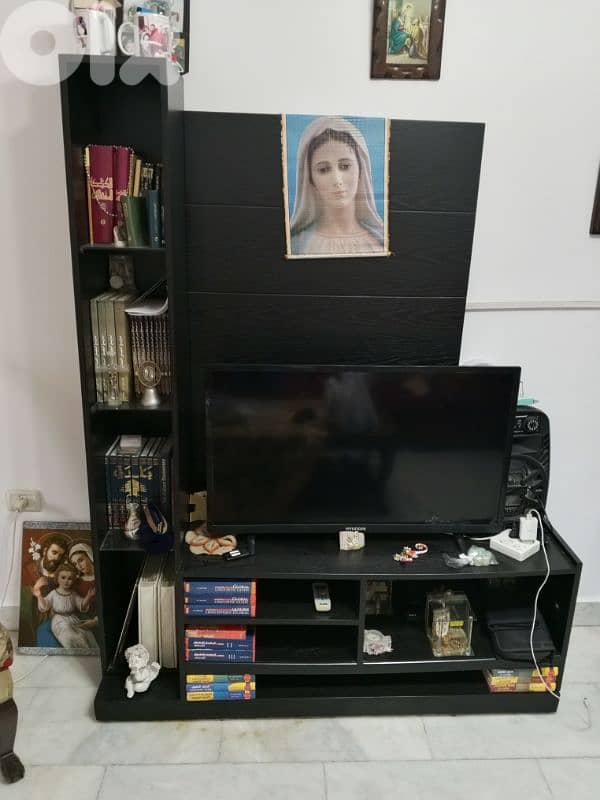 corner with tv set 4
