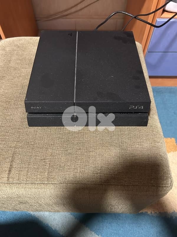 PS4 with 4 consoles and 4 CDS FOR SALE 1